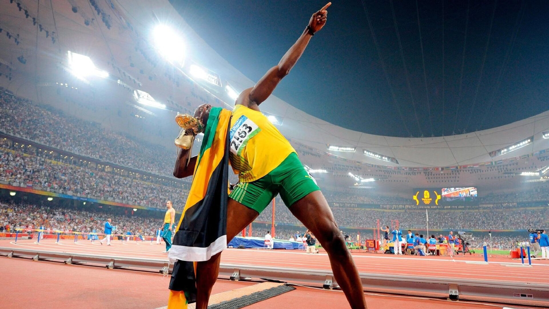 _新技术亮相：无人机全景直播高效呈现比赛_，无人机拍摄直播